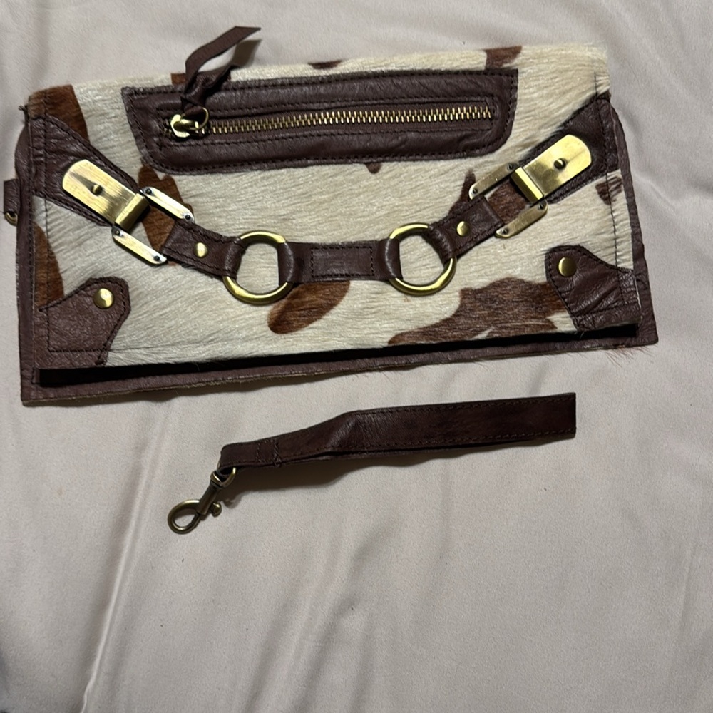 Nine West Mohair animal print clutch with wrist strap. - Picture 4 of 5